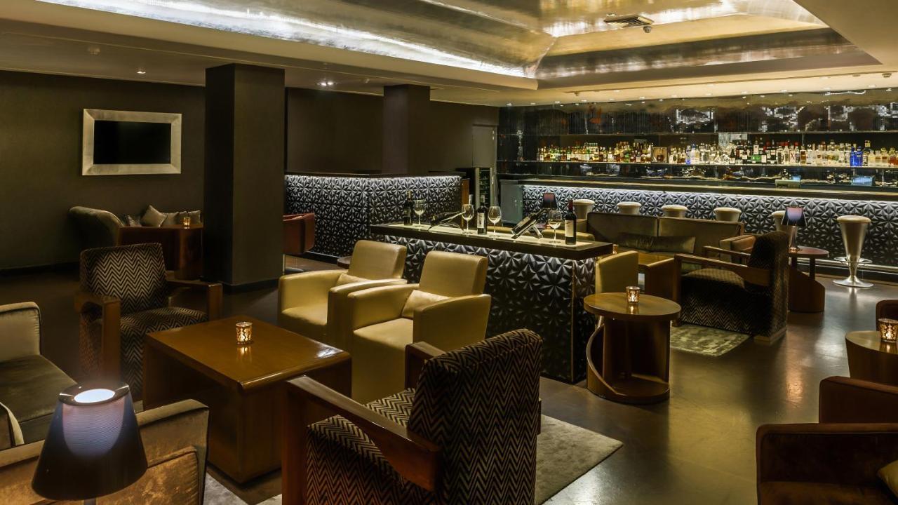 The Claridges New Delhi Ξενοδοχείο Εξωτερικό φωτογραφία The bar at the Concourse Lounge
