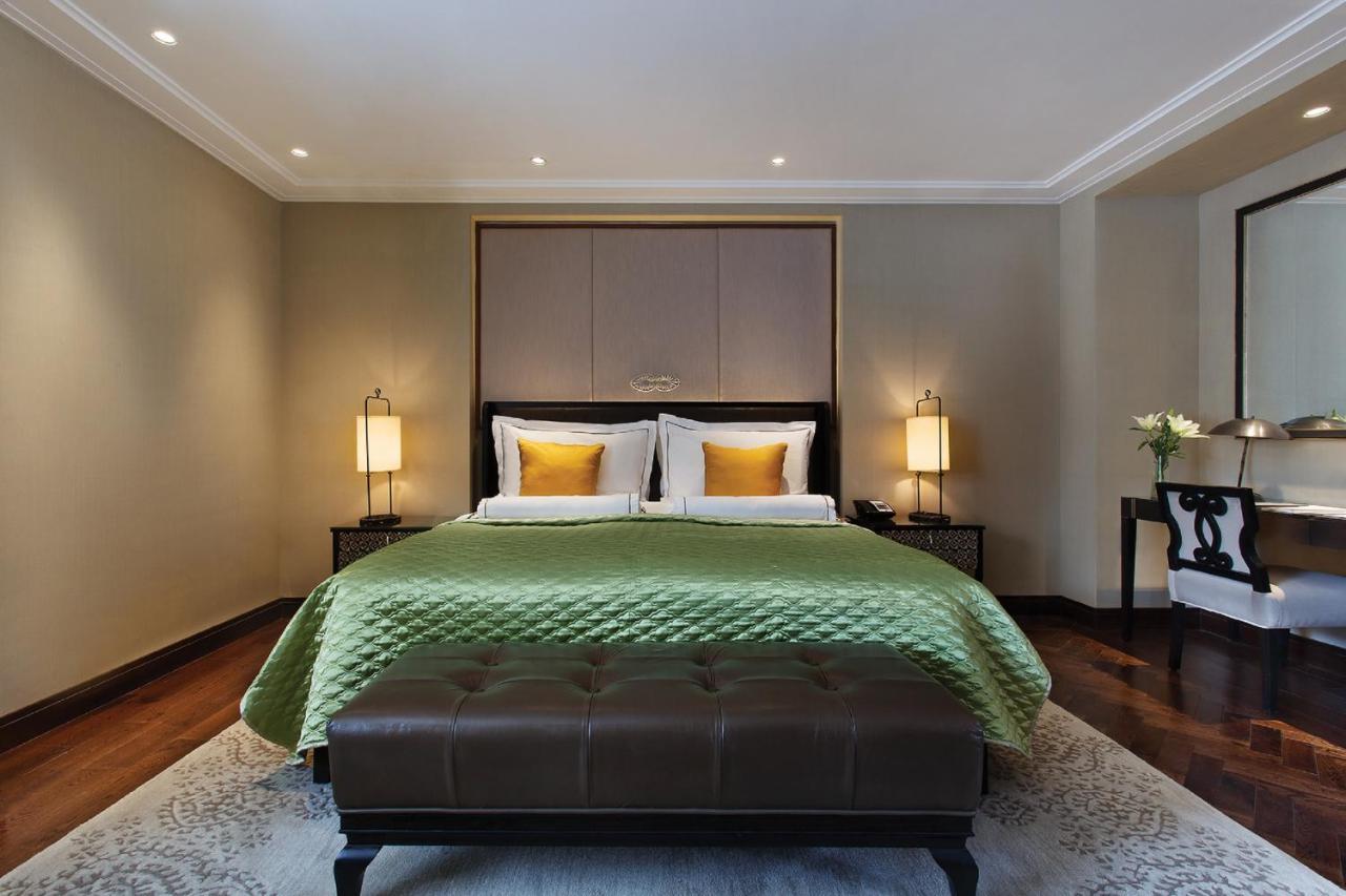 The Claridges New Delhi Ξενοδοχείο Εξωτερικό φωτογραφία A bedroom at the Mandarin Oriental, London