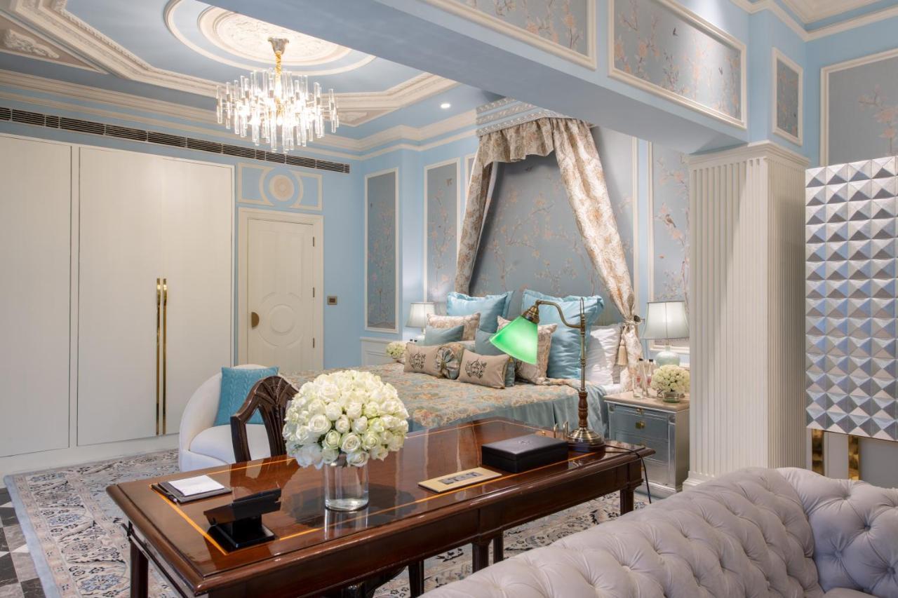 The Claridges New Delhi Ξενοδοχείο Εξωτερικό φωτογραφία A bedroom at the hotel