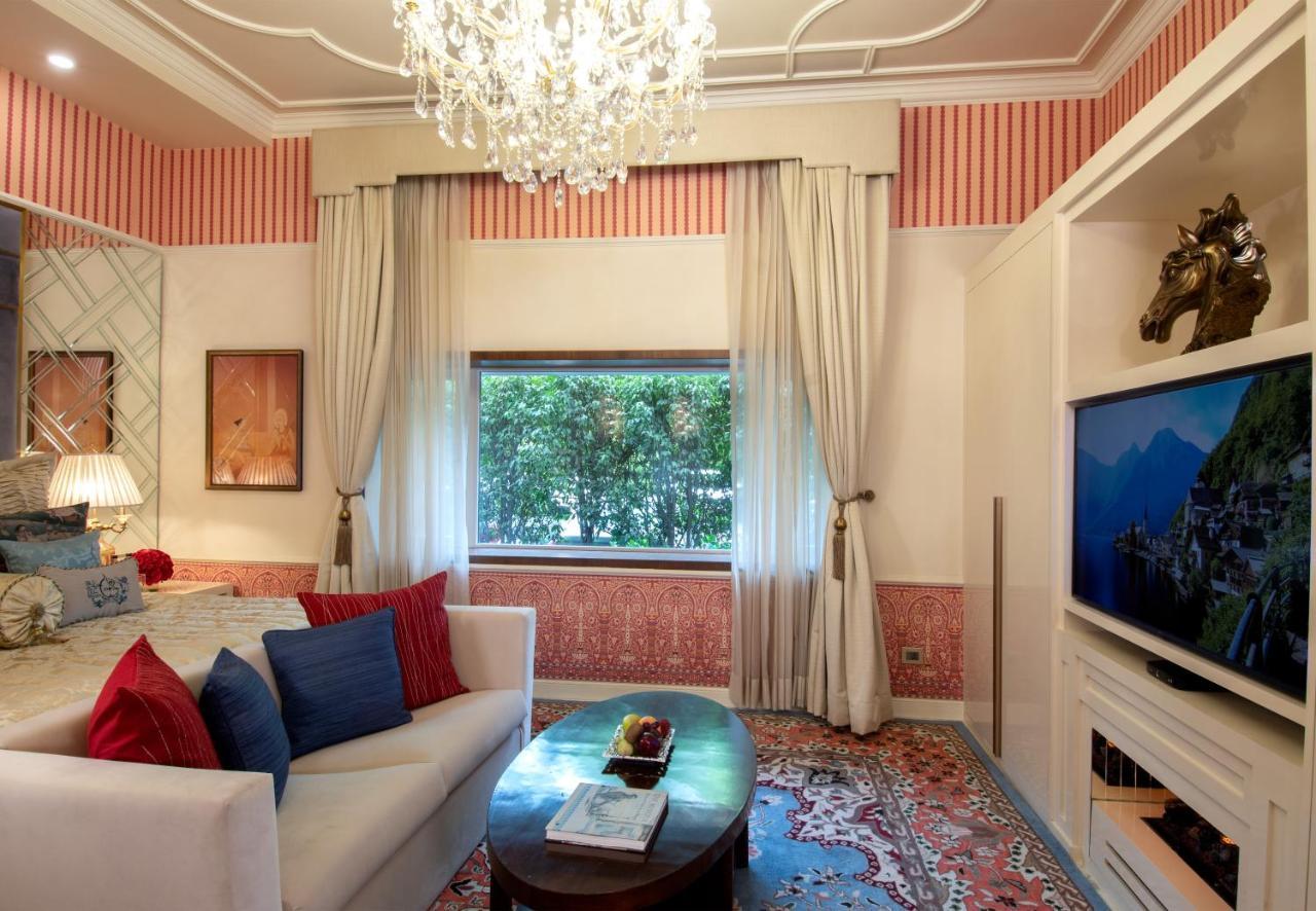 The Claridges New Delhi Ξενοδοχείο Εξωτερικό φωτογραφία A living room at the Taj Mahal Palace