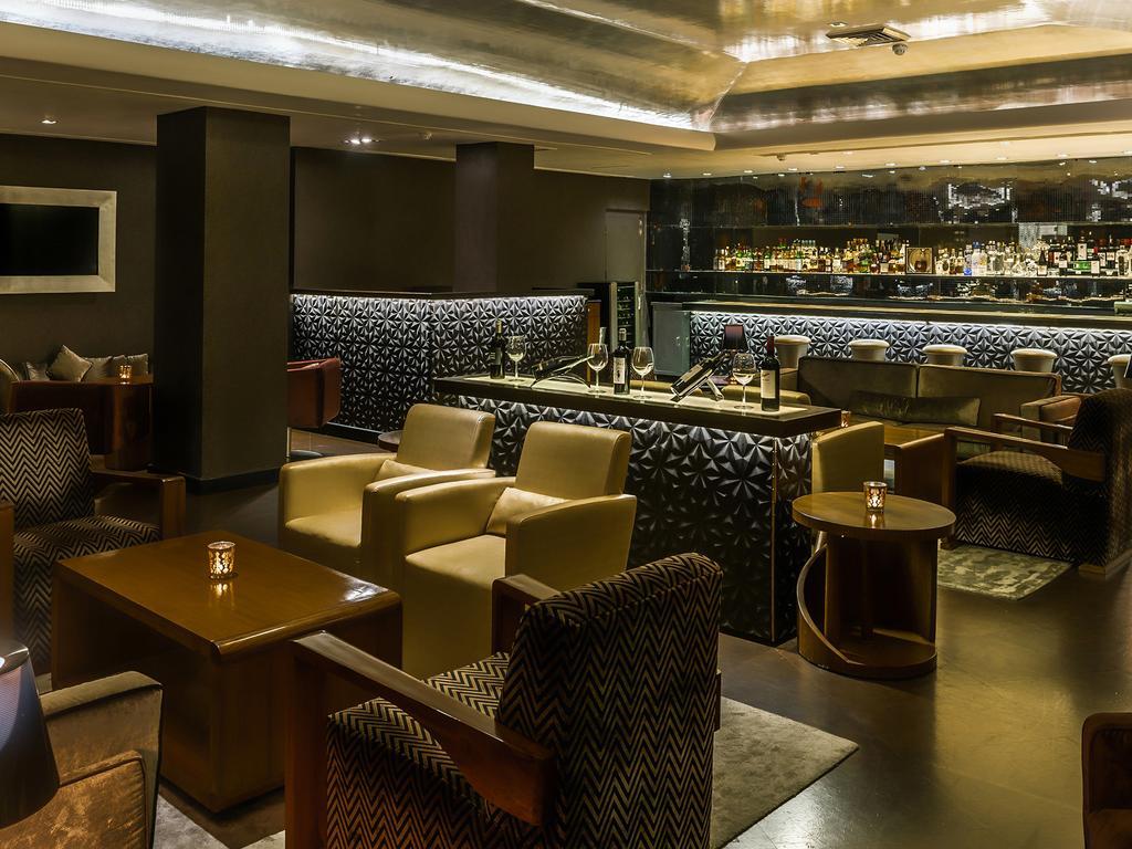 The Claridges New Delhi Ξενοδοχείο Εξωτερικό φωτογραφία The bar at the Concourse Lounge