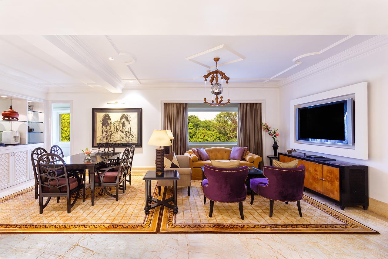 The Claridges New Delhi Ξενοδοχείο Εξωτερικό φωτογραφία A living room in a suite at the Four Seasons Hotel, Mumbai