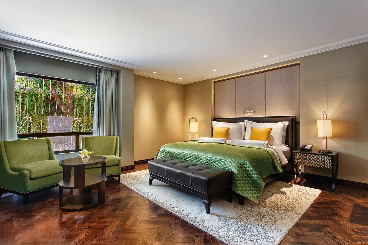 The Claridges New Delhi Ξενοδοχείο Εξωτερικό φωτογραφία A bedroom at The Oberoi, Mumbai
