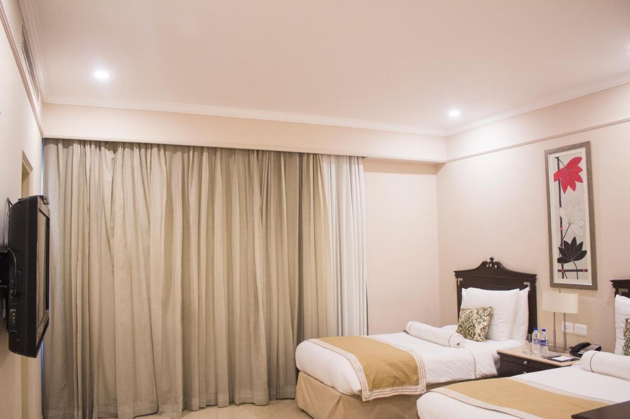 The Claridges New Delhi Ξενοδοχείο Εξωτερικό φωτογραφία A room at the Taj Bengal